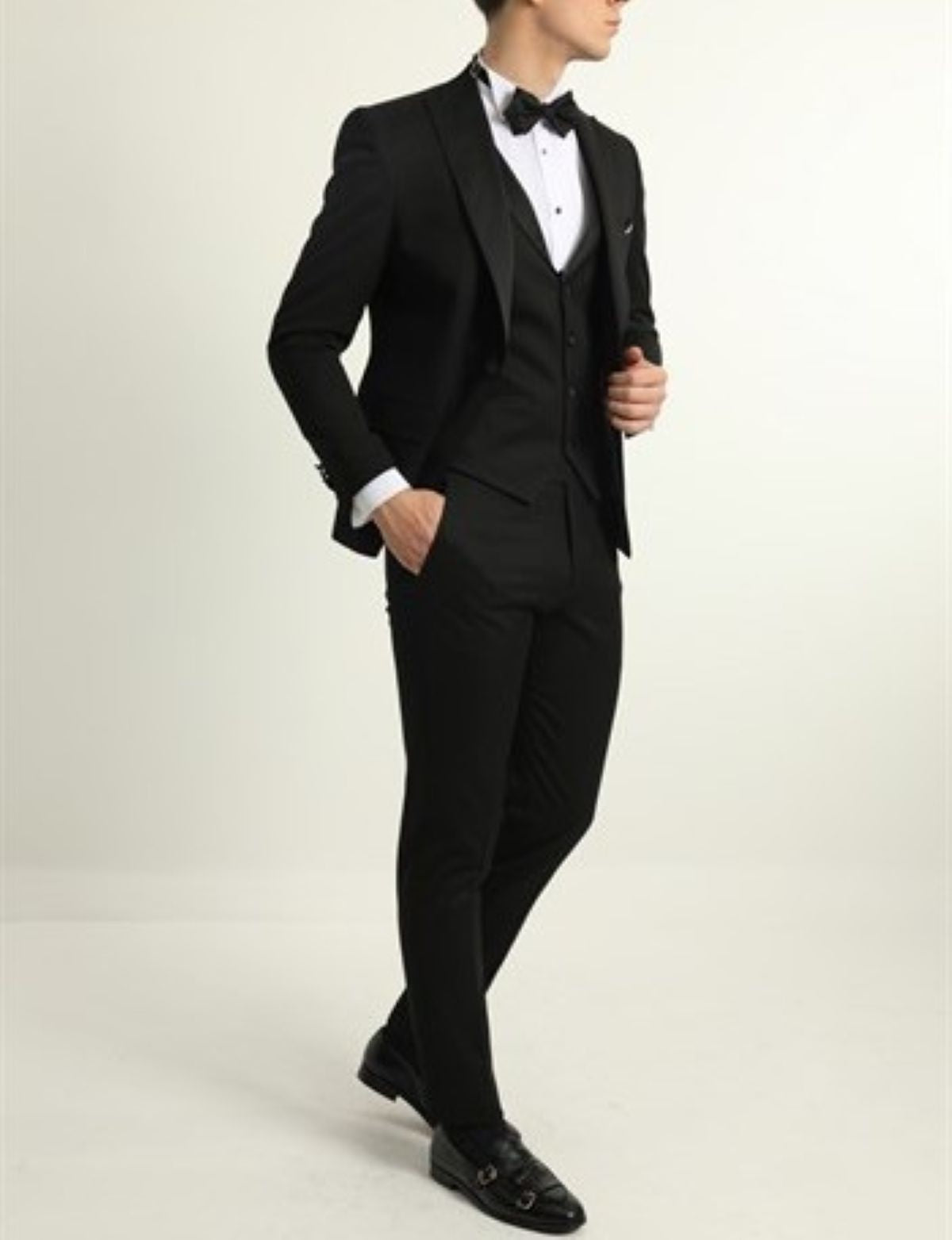 Pointed Collar One Button Double Slit Three Pieces Plain Black Slim Fit Tuxedo Luxury Suit