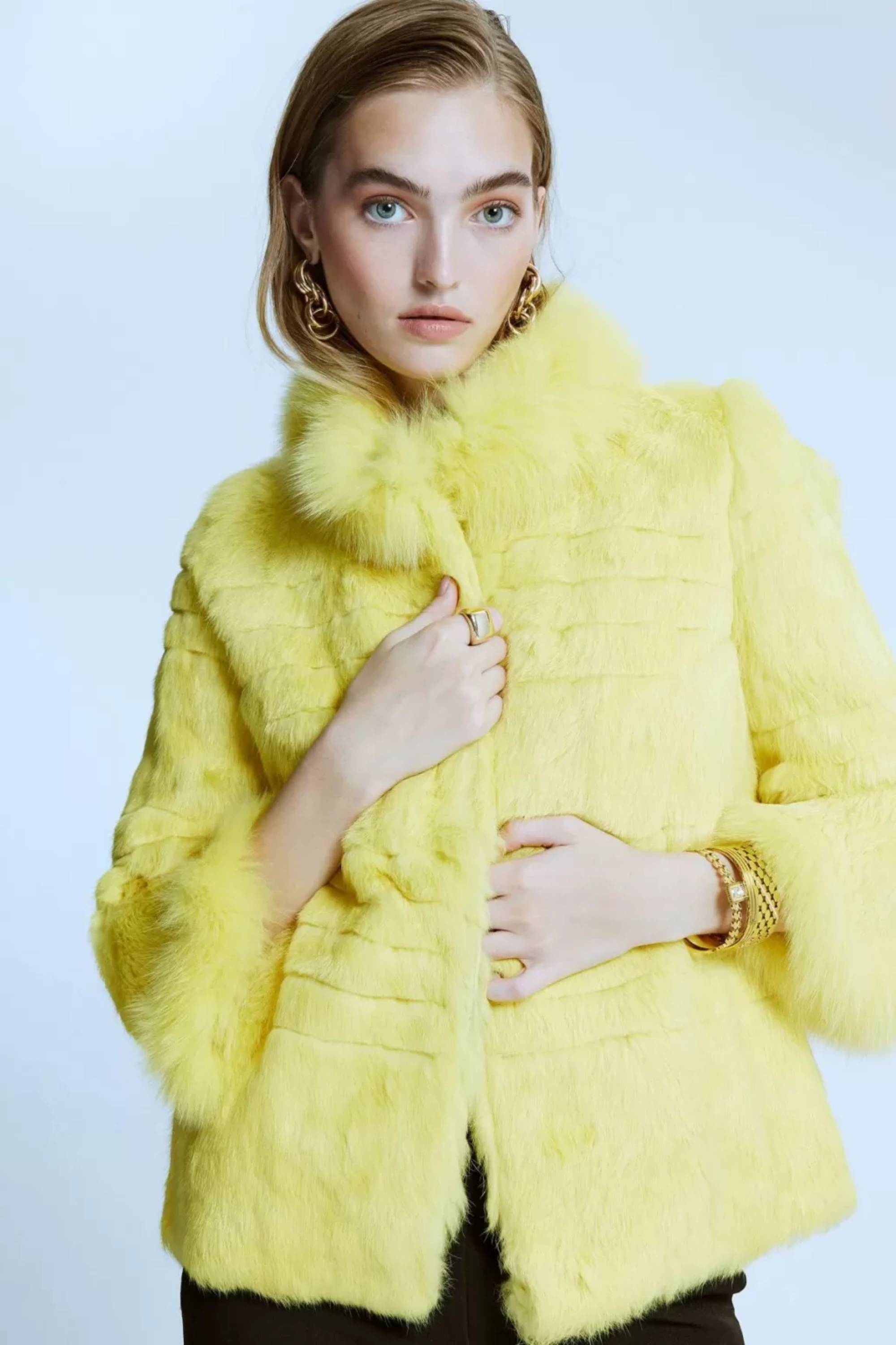 Short Black Fur Coat with Fox Detail and Cascading Patterns